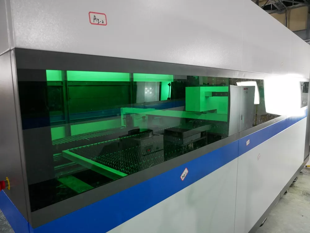FL-L1530FH-10000-Raycus Оптоволоконный лазерный станок для резки для листового металла с кабинетной защитой