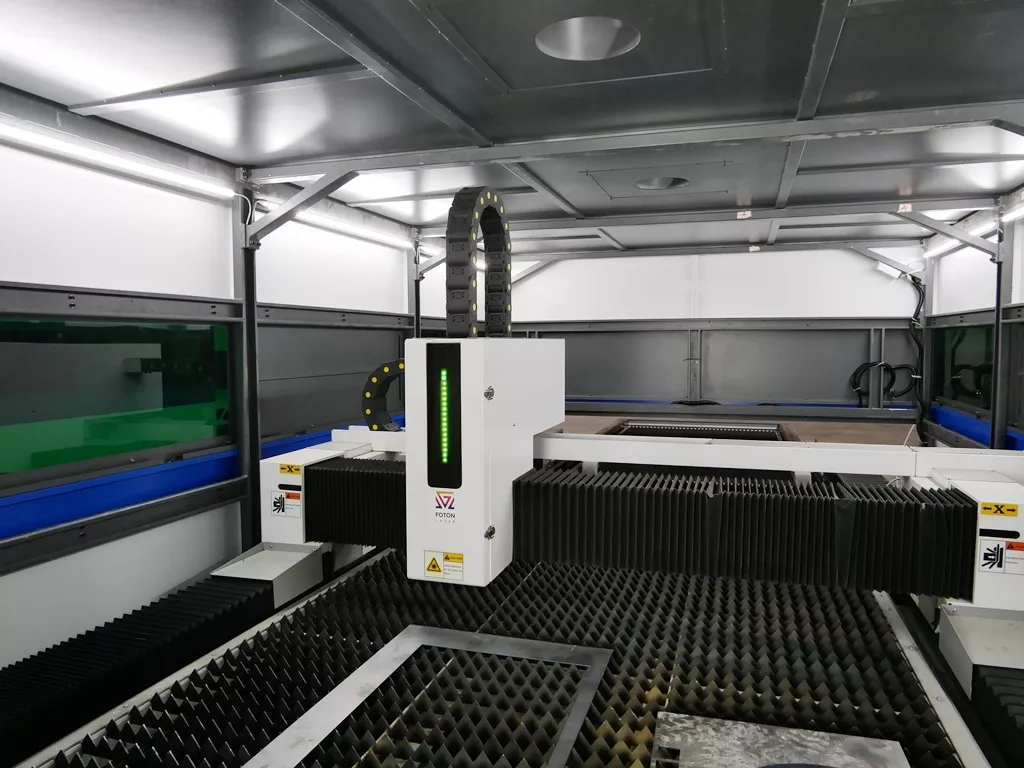 FL-L2060FHR-10000-D350-IPG Лазерный станок для резки листового металла и труб с кабинетной защитой